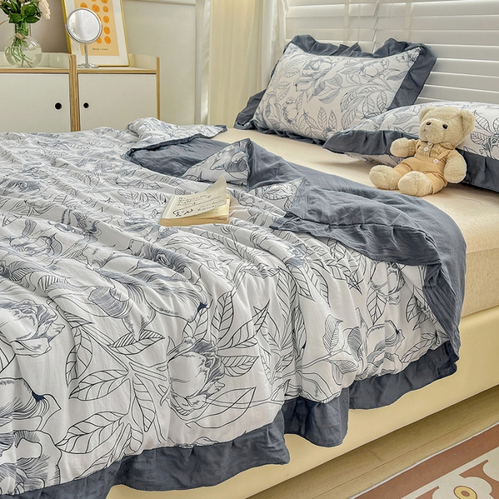 91家纺网 家纺一手货源 找家纺 星巴K 2023新款仙女款荷叶边水洗棉夏被韩版夏凉被空调被 山茶花