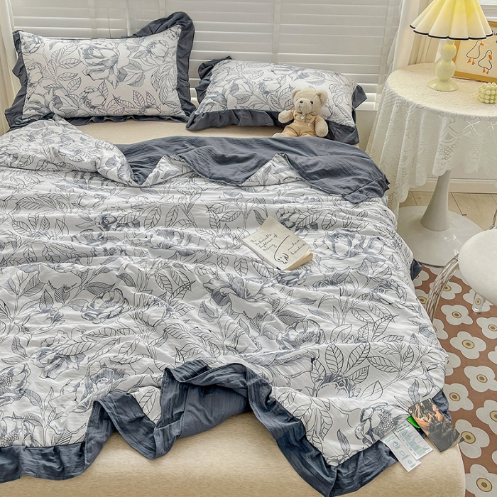 91家纺网 家纺一手货源 找家纺 星巴K 2023新款仙女款荷叶边水洗棉夏被韩版夏凉被空调被 山茶花