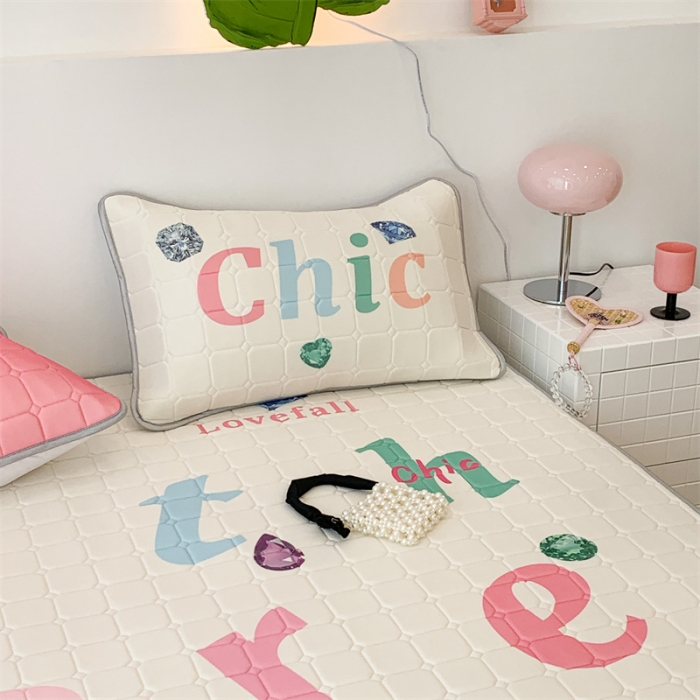 91家纺网 家纺一手货源 找家纺 昔可 2023新款方块绗缝乳胶凉席三件套Chic风 chic钻石