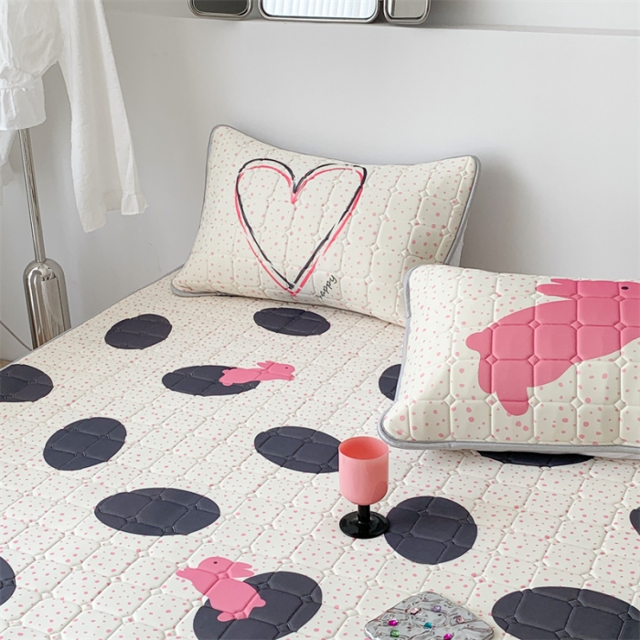 91家纺网 家纺一手货源 找家纺 昔可 2023新款方块绗缝乳胶凉席三件套Chic风 波点兔