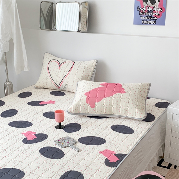 91家纺网 家纺一手货源 找家纺 昔可 2023新款方块绗缝乳胶凉席三件套Chic风 波点兔