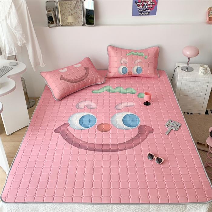 91家纺网 家纺一手货源 找家纺 昔可 2023新款方块绗缝乳胶凉席三件套Chic风 粉色笑脸