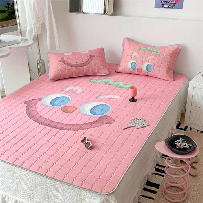 91家纺网 家纺一手货源 找家纺 昔可 2023新款方块绗缝乳胶凉席三件套Chic风 粉色笑脸