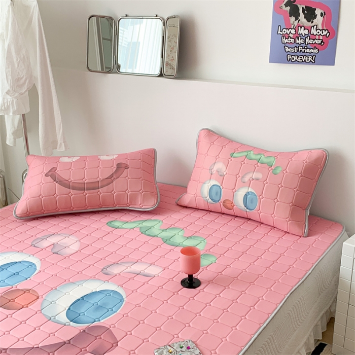 91家纺网 家纺一手货源 找家纺 昔可 2023新款方块绗缝乳胶凉席三件套Chic风 粉色笑脸