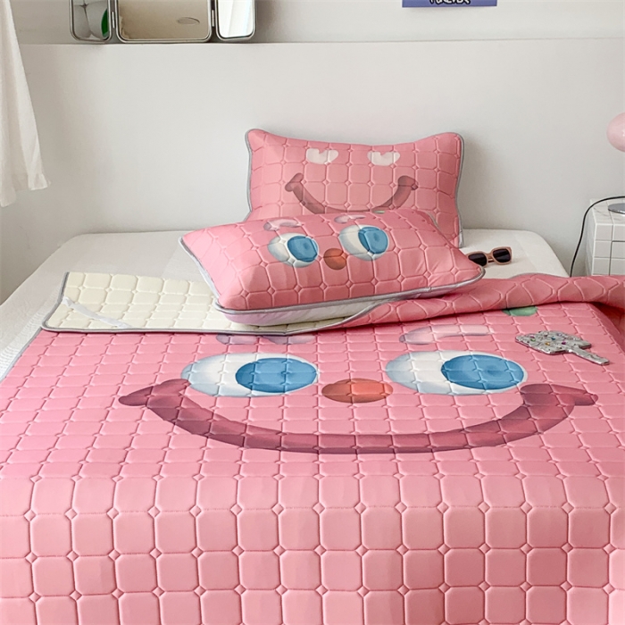 91家纺网 家纺一手货源 找家纺 昔可 2023新款方块绗缝乳胶凉席三件套Chic风 粉色笑脸