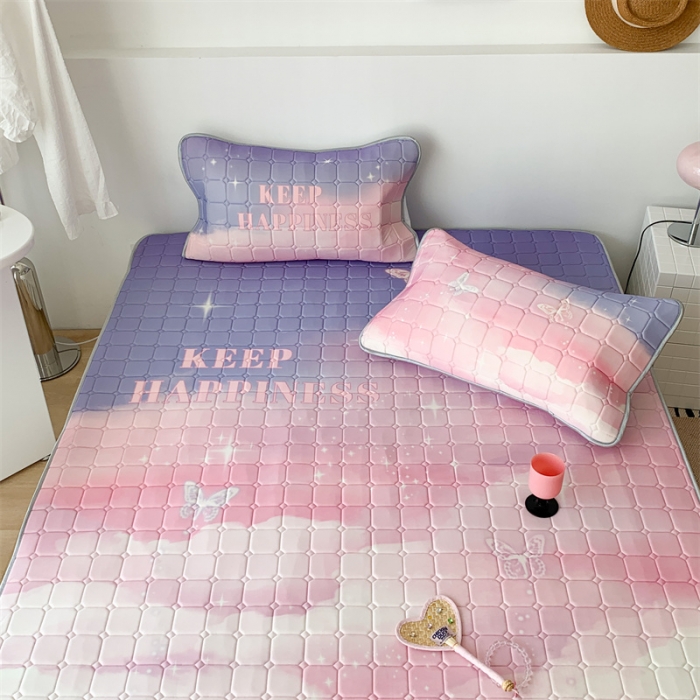 91家纺网 家纺一手货源 找家纺 昔可 2023新款方块绗缝乳胶凉席三件套Chic风 唯美云海