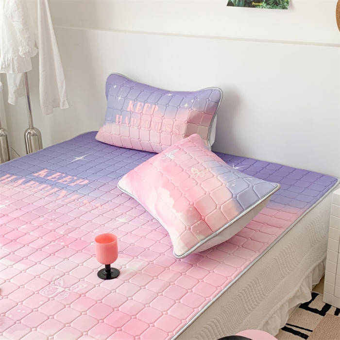 91家纺网 家纺一手货源 找家纺 昔可 2023新款方块绗缝乳胶凉席三件套Chic风 唯美云海