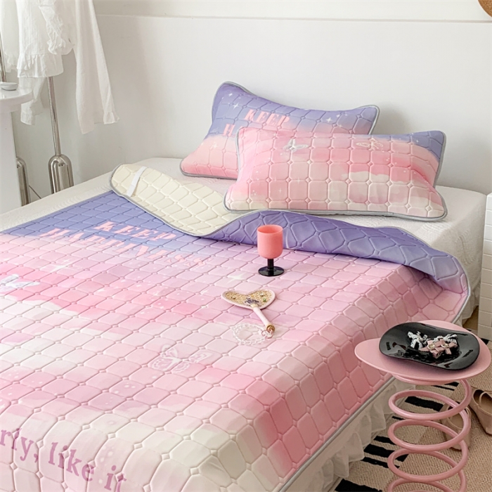 91家纺网 家纺一手货源 找家纺 昔可 2023新款方块绗缝乳胶凉席三件套Chic风 唯美云海