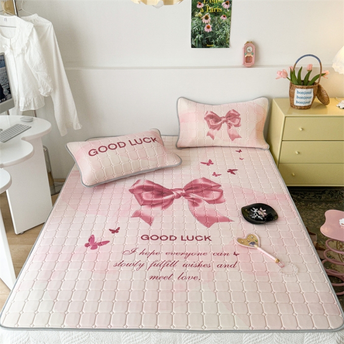 91家纺网 家纺一手货源 找家纺 （总）昔可 2023新款方块绗缝乳胶凉席芭蕾风