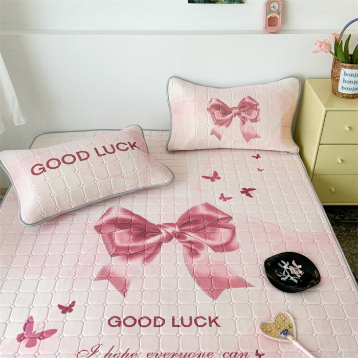 91家纺网 家纺一手货源 找家纺 （总）昔可 2023新款方块绗缝乳胶凉席芭蕾风