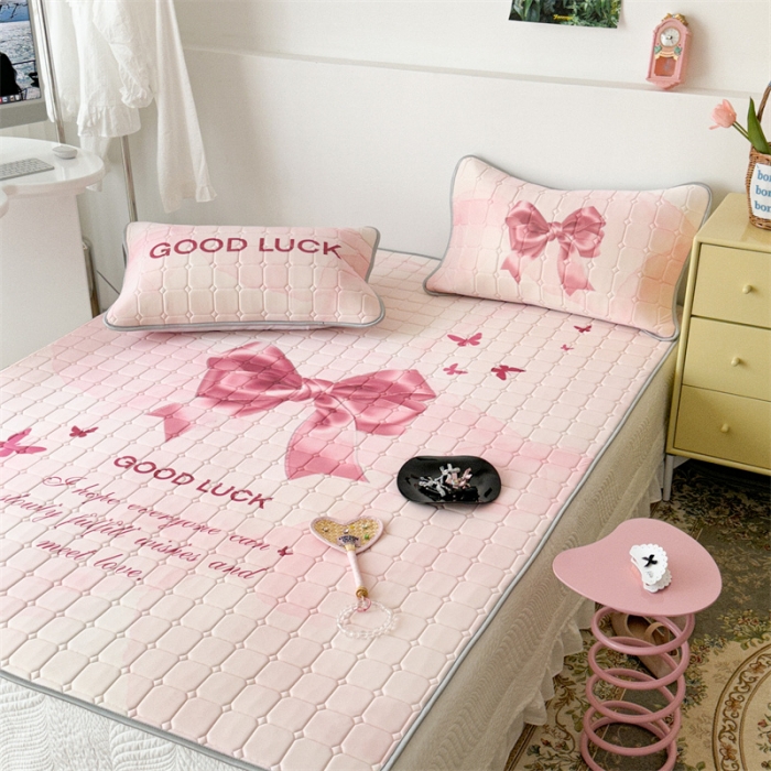 91家纺网 家纺一手货源 找家纺 （总）昔可 2023新款方块绗缝乳胶凉席芭蕾风