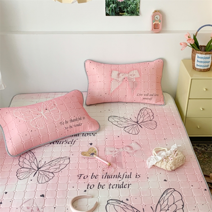 91家纺网 家纺一手货源 找家纺 昔可 2023新款方块绗缝乳胶凉席芭蕾风 芭蕾蝴蝶序曲