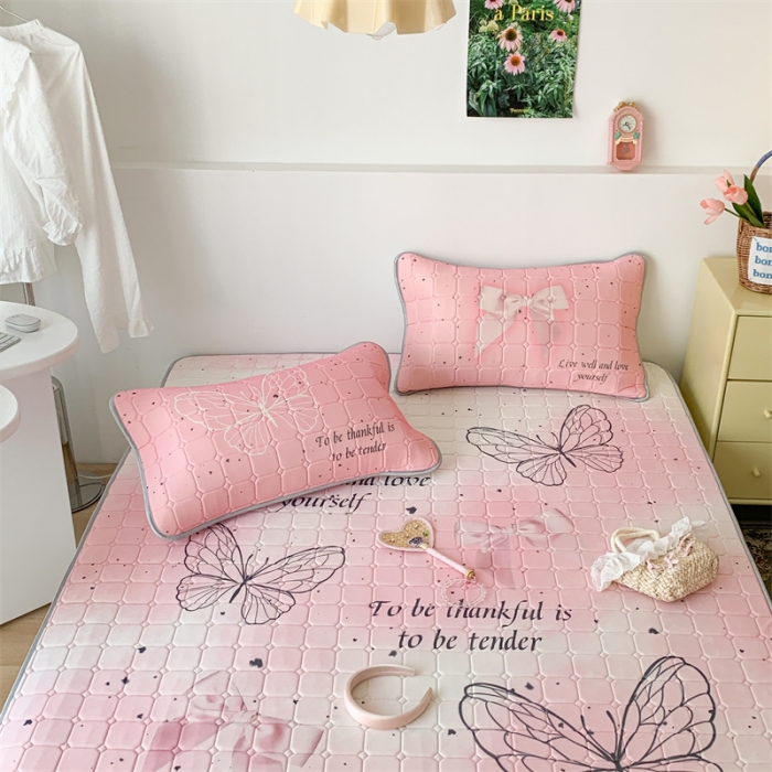 91家纺网 家纺一手货源 找家纺 昔可 2023新款方块绗缝乳胶凉席芭蕾风 芭蕾蝴蝶序曲