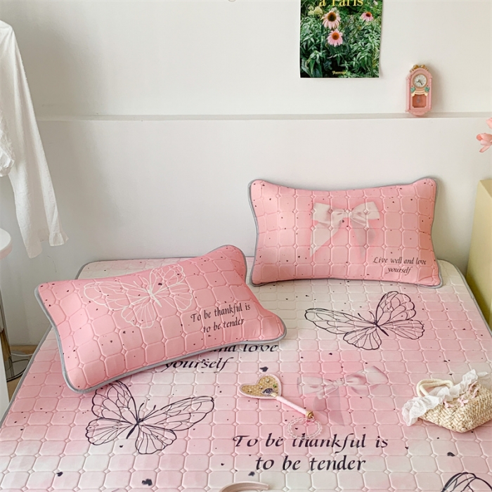 91家纺网 家纺一手货源 找家纺 昔可 2023新款方块绗缝乳胶凉席芭蕾风 芭蕾蝴蝶序曲