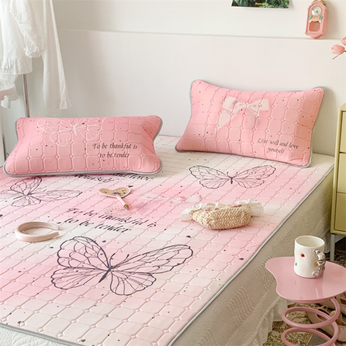 91家纺网 家纺一手货源 找家纺 昔可 2023新款方块绗缝乳胶凉席芭蕾风 芭蕾蝴蝶序曲