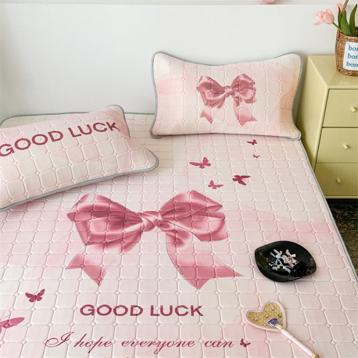 91家纺网 家纺一手货源 找家纺 昔可 2023新款方块绗缝乳胶凉席芭蕾风 夏日芭蕾粉丝带