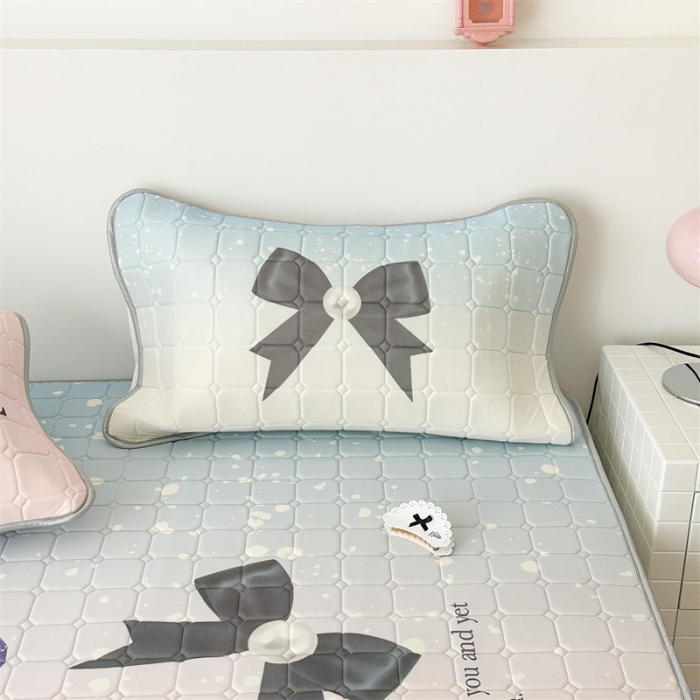 91家纺网 家纺一手货源 找家纺 昔可 2023新款方块绗缝乳胶凉席芭蕾风 钻石珍珠黑蝴蝶结