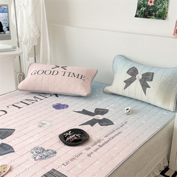 91家纺网 家纺一手货源 找家纺 昔可 2023新款方块绗缝乳胶凉席芭蕾风 钻石珍珠黑蝴蝶结