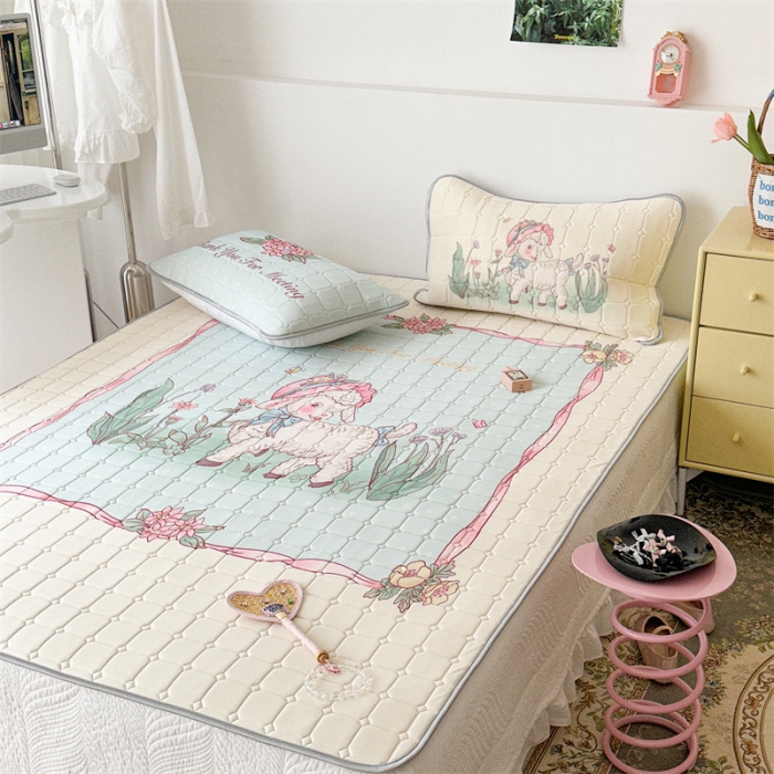 91家纺网 家纺一手货源 找家纺 （总）昔可 2023新款方块绗缝乳胶凉席复古风