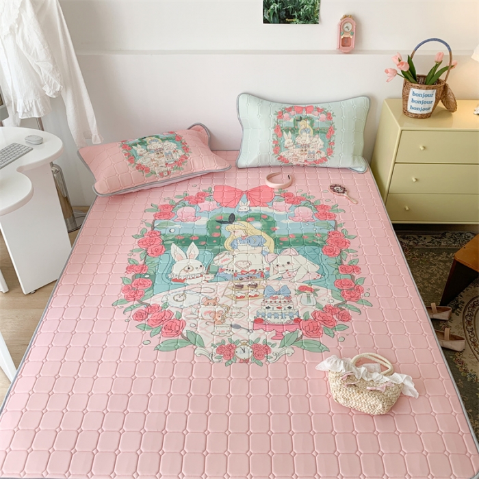 91家纺网 家纺一手货源 找家纺 昔可 2023新款方块绗缝乳胶凉席复古风 复古爱丽丝下午茶