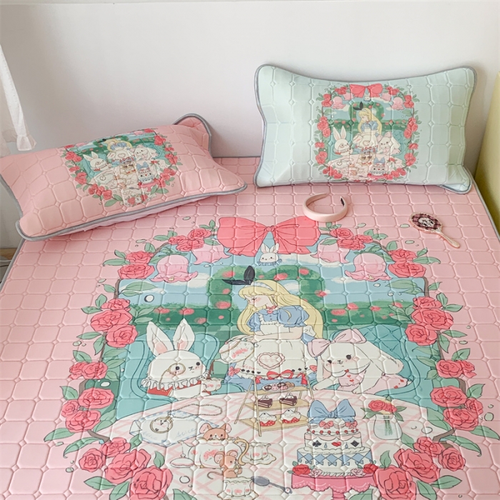 91家纺网 家纺一手货源 找家纺 昔可 2023新款方块绗缝乳胶凉席复古风 复古爱丽丝下午茶