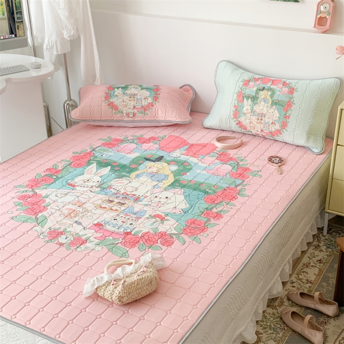 91家纺网 家纺一手货源 找家纺 昔可 2023新款方块绗缝乳胶凉席复古风 复古爱丽丝下午茶