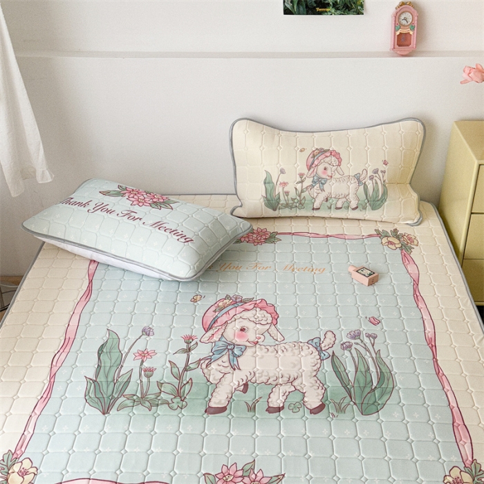 91家纺网 家纺一手货源 找家纺 昔可 2023新款方块绗缝乳胶凉席复古风 复古羊驼