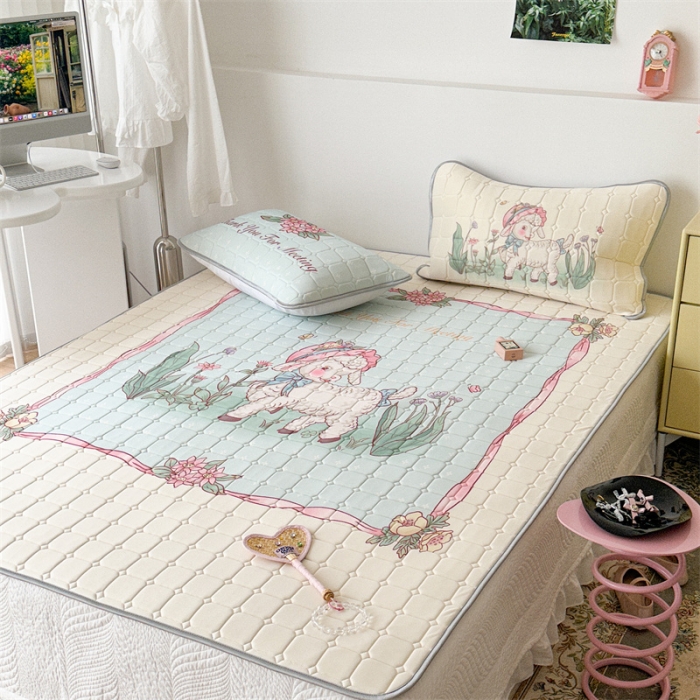 91家纺网 家纺一手货源 找家纺 昔可 2023新款方块绗缝乳胶凉席复古风 复古羊驼