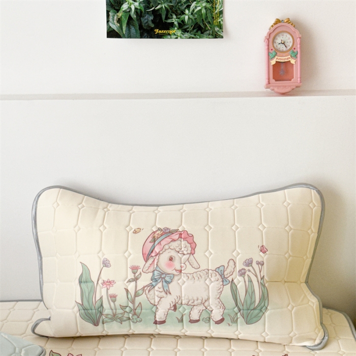 91家纺网 家纺一手货源 找家纺 昔可 2023新款方块绗缝乳胶凉席复古风 复古羊驼