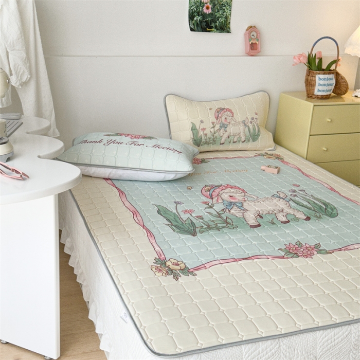 91家纺网 家纺一手货源 找家纺 昔可 2023新款方块绗缝乳胶凉席复古风 复古羊驼