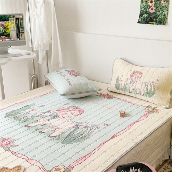 91家纺网 家纺一手货源 找家纺 昔可 2023新款方块绗缝乳胶凉席复古风 复古羊驼