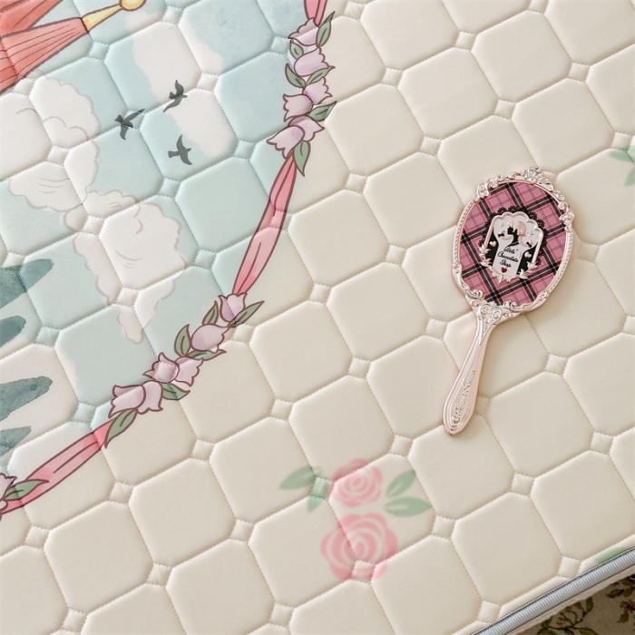 91家纺网 家纺一手货源 找家纺 昔可 2023新款方块绗缝乳胶凉席复古风 童话城堡