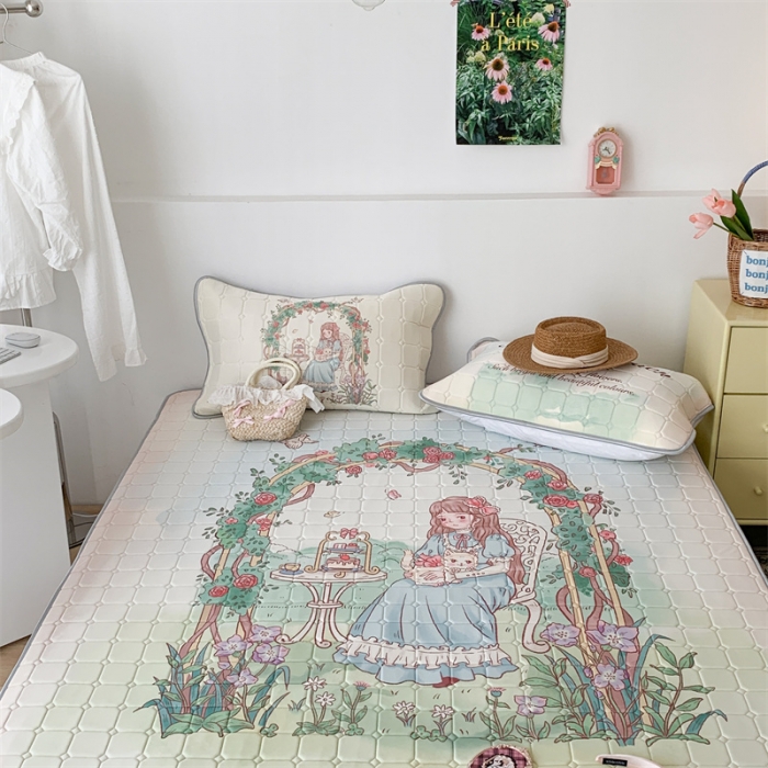 91家纺网 家纺一手货源 找家纺 昔可 2023新款方块绗缝乳胶凉席复古风 英式花园女孩