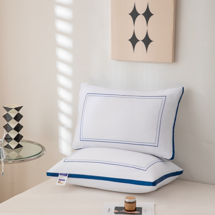 91家纺网 家纺一手货源 找家纺 拾光 2023新款绣花全棉立体高端双边边框酒店枕芯全棉欧式纤丝蓝边低枕