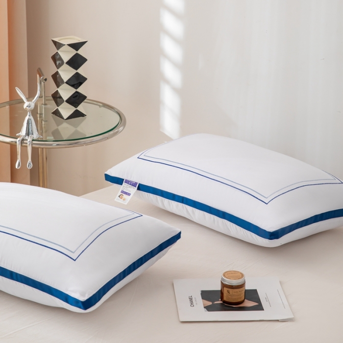 91家纺网 家纺一手货源 找家纺 拾光 2023新款绣花全棉立体高端双边边框酒店枕芯全棉欧式纤丝蓝边低枕