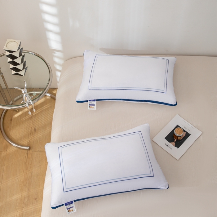 91家纺网 家纺一手货源 找家纺 拾光 2023新款绣花全棉立体高端双边边框酒店枕芯全棉欧式纤丝蓝边低枕