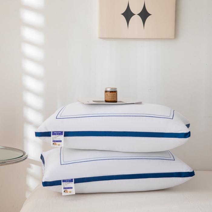 91家纺网 家纺一手货源 找家纺 拾光 2023新款绣花全棉立体高端双边边框酒店枕芯全棉欧式纤丝蓝边中枕