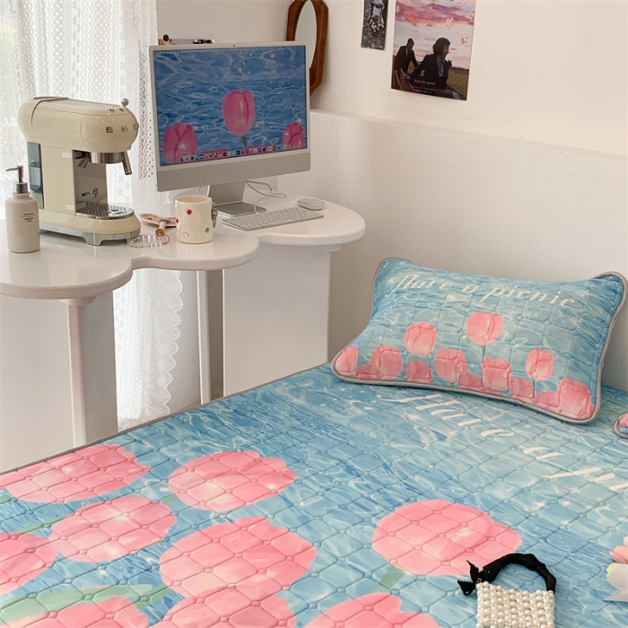 91家纺网 家纺一手货源 找家纺 昔可 2023新款方块绗缝乳胶凉席花花系列 湖边郁金香