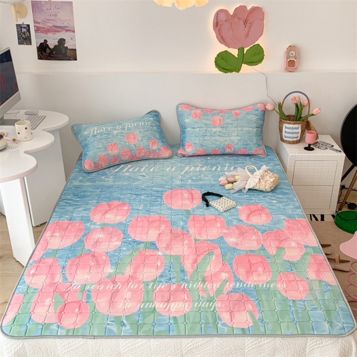 91家纺网 家纺一手货源 找家纺 昔可 2023新款方块绗缝乳胶凉席花花系列 湖边郁金香