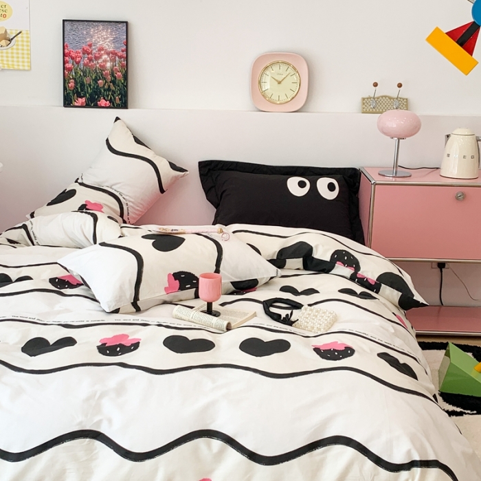 91家纺网 家纺一手货源 找家纺 昔可 2023新款全棉四件套 黑爱心草莓