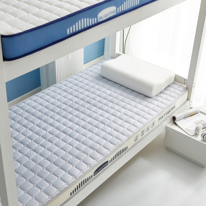 91家纺网 家纺一手货源 找家纺 祁恋婷 2023新款A类牛奶丝乳胶抗压学生床垫【床垫遮盖物】 几何-烟墨灰