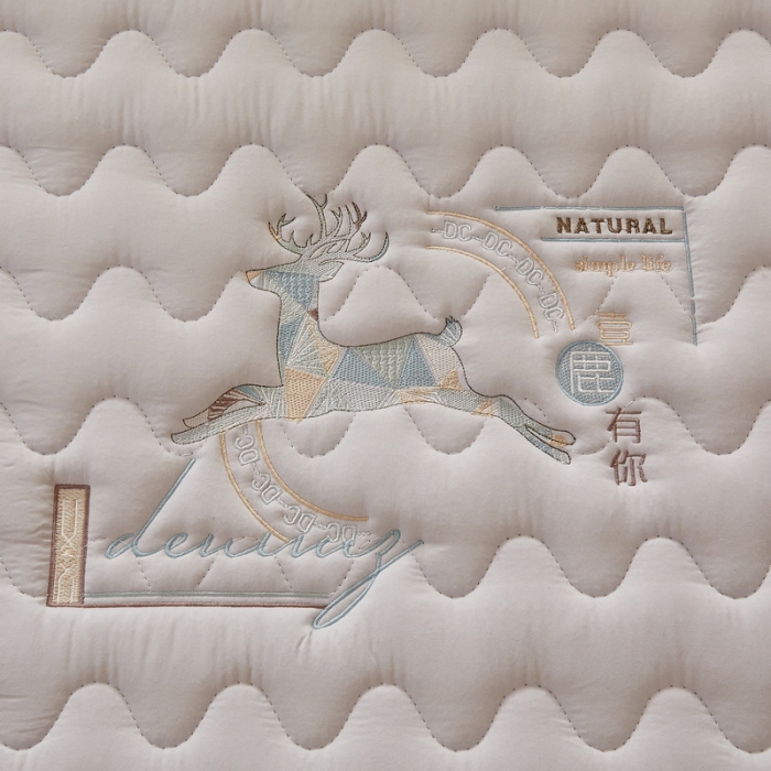 91家纺网 家纺一手货源 找家纺 （总）祁恋婷 2023新款牛奶丝大豆纤维刺绣-学生床垫【床垫遮盖物】