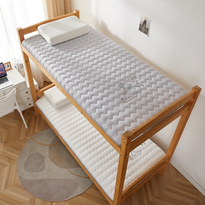 91家纺网 家纺一手货源 找家纺 祁恋婷 2023新款牛奶丝大豆纤维刺绣-学生床垫【床垫遮盖物】 象牙白