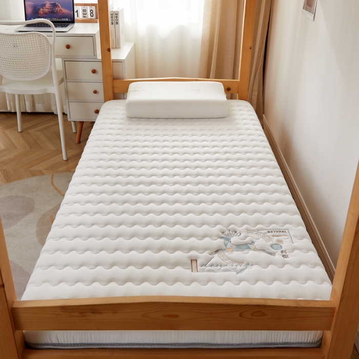 91家纺网 家纺一手货源 找家纺 祁恋婷 2023新款牛奶丝大豆纤维刺绣-学生床垫【床垫遮盖物】 象牙白