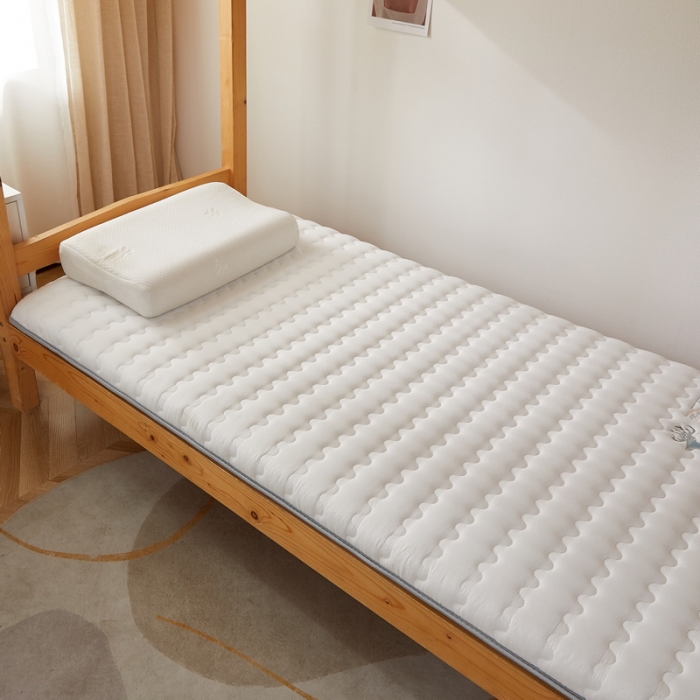 91家纺网 家纺一手货源 找家纺 祁恋婷 2023新款牛奶丝大豆纤维刺绣-学生床垫【床垫遮盖物】 象牙白