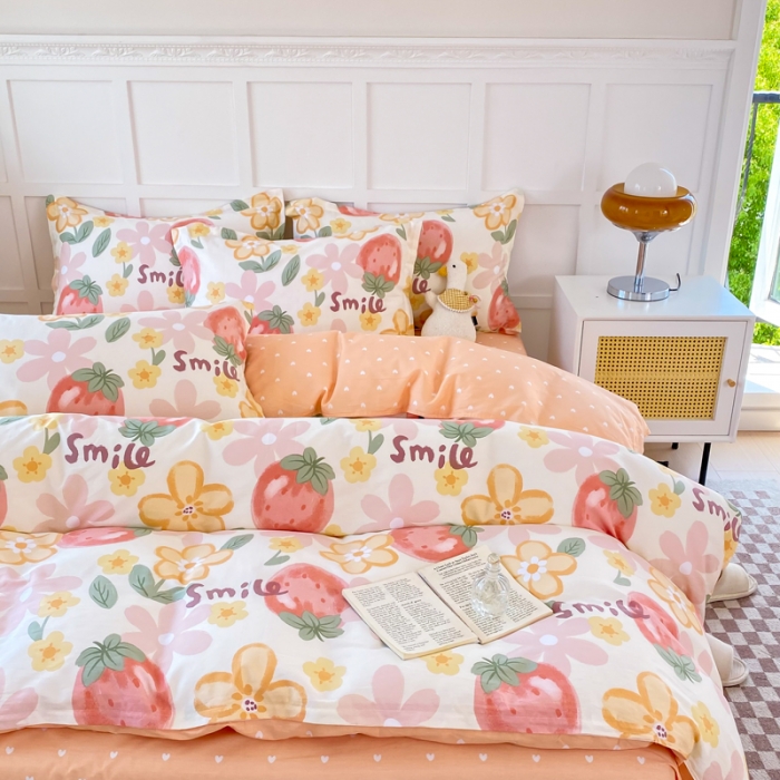 91家纺网 家纺一手货源 找家纺 帛织澜 12868全棉喷气印花四件套 草莓物语