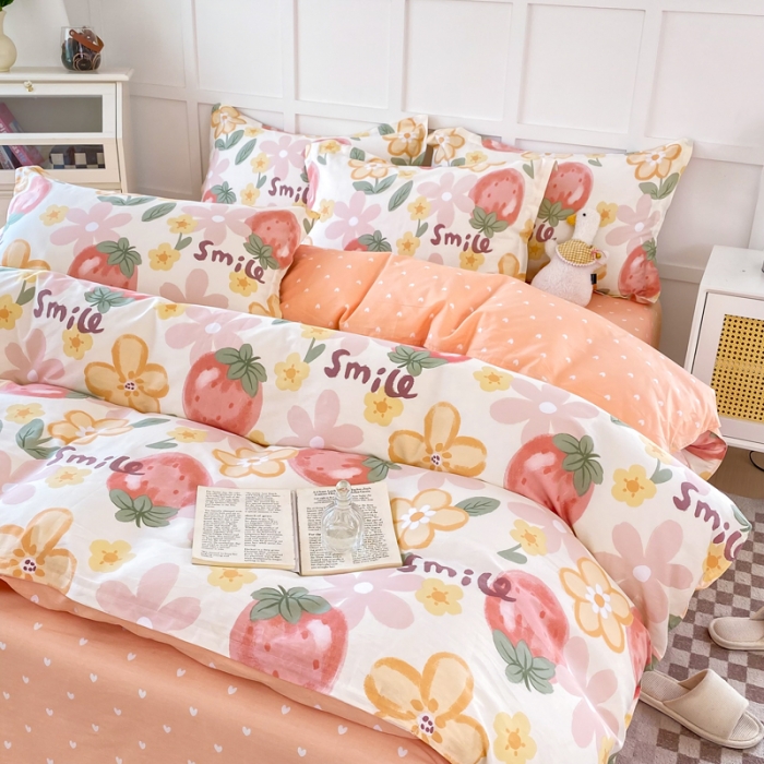 91家纺网 家纺一手货源 找家纺 帛织澜 12868全棉喷气印花四件套 草莓物语