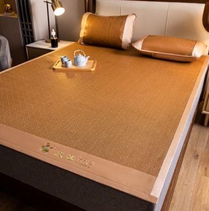 91家纺网 家纺一手货源 找家纺 席佬大 2025新款艾草古藤宽边绣花冰丝席 饼干花