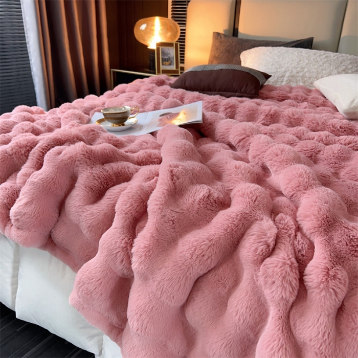 91家纺网 家纺一手货源 找家纺 凯轩毛毛毯毯子 2024新款仿皮草摩登艺术毛毯毯子 粉色