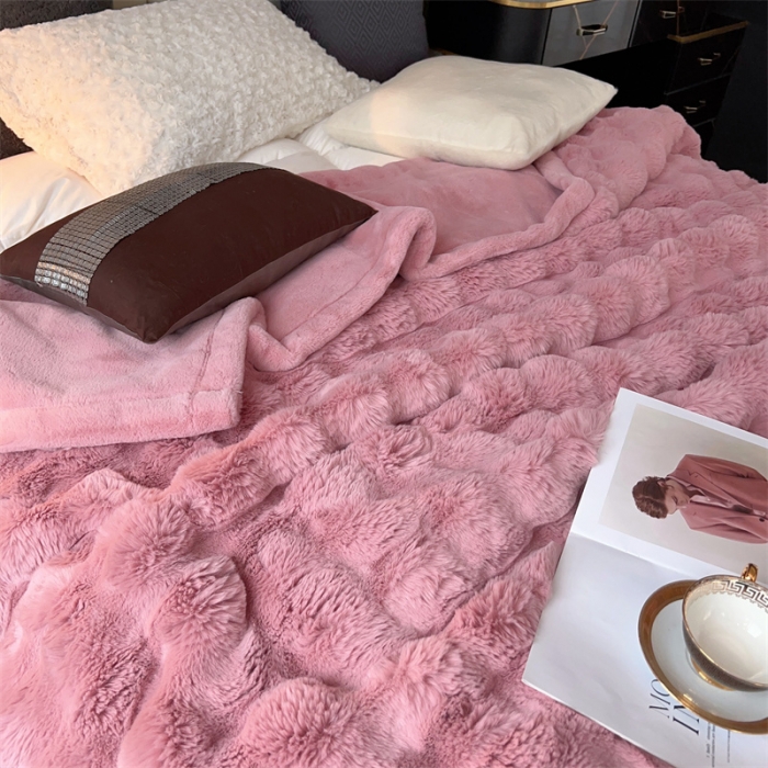 91家纺网 家纺一手货源 找家纺 凯轩毛毛毯毯子 2024新款仿皮草摩登艺术毛毯毯子 粉色